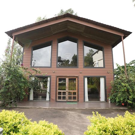 Lotus Farms Resort, Mahableshwar マハバレシュワール エクステリア 写真