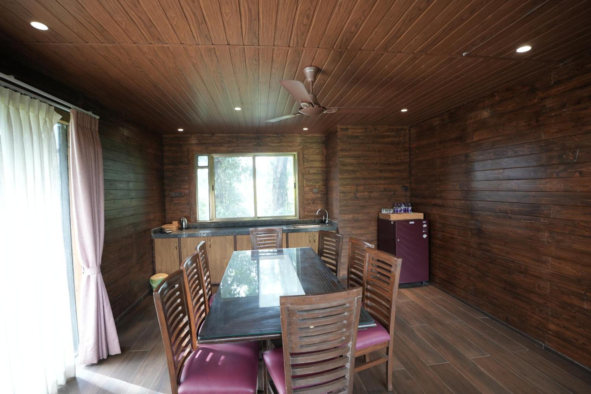 Lotus Farms Resort, Mahableshwar マハバレシュワール エクステリア 写真